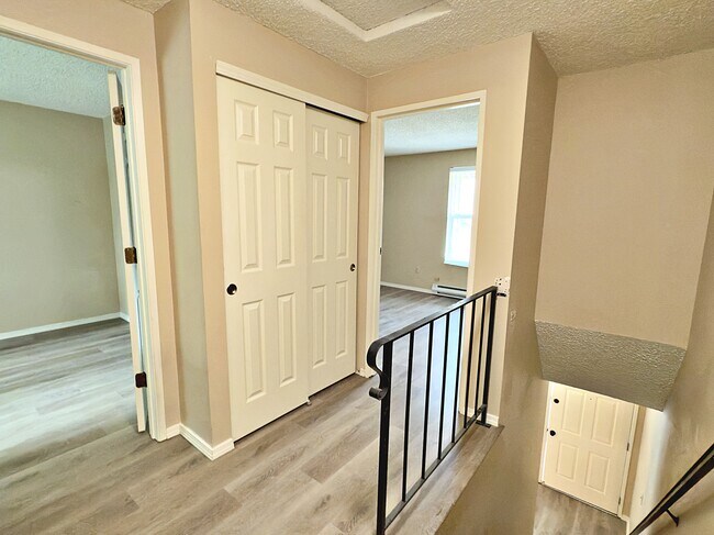 Building Photo - 3610 S Kelly Ave