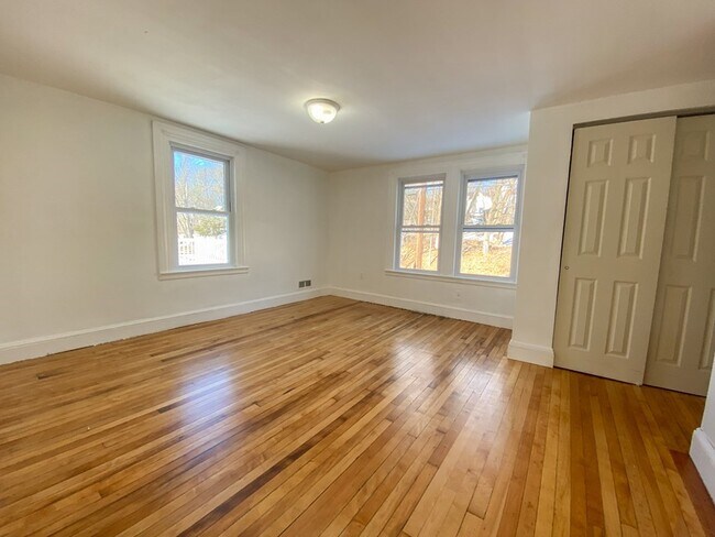 Building Photo - 576 Washington St