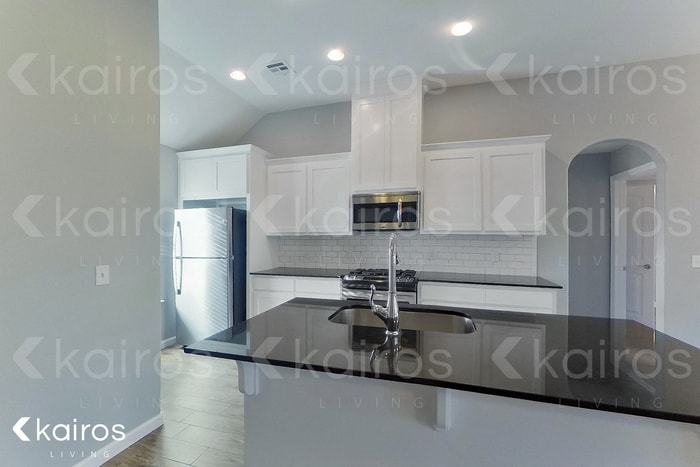 Building Photo - 713 S Patterson Dr