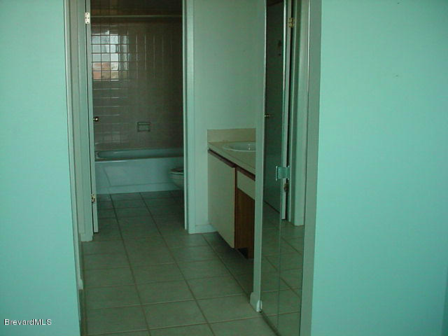 Building Photo - 300 Columbia Dr