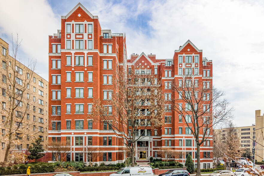 4601 Connecticut Ave NW - The Saratoga Apartments