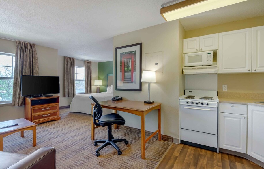 Building Photo - Furnished Studio-Greensboro - Airport