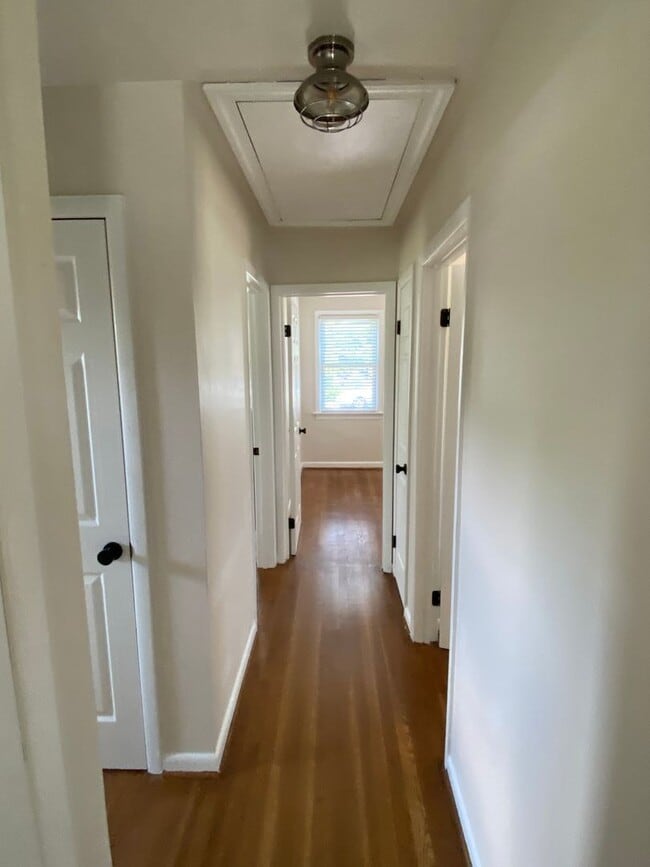 Building Photo - -- AVAILABLE JUNE 5TH — 3 BR / 1 BA Newly Renovated Ranch Home. Available June 5th!