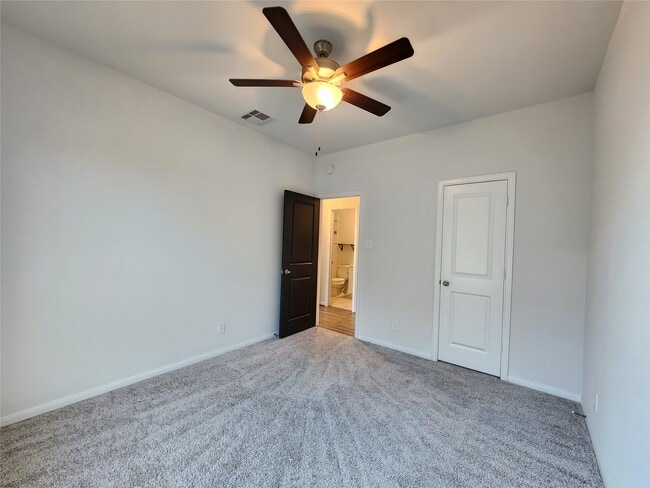 Building Photo - 411 Alaska Cedar Dr