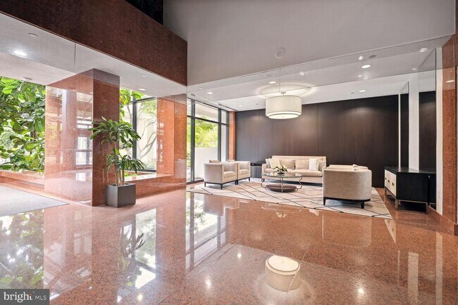 Building Photo - 1530 Key Blvd