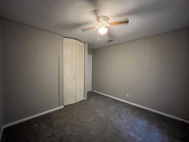 Building Photo - HAP/Section 8 Qualified!