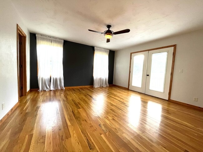 Building Photo - 211 Hoback Dr