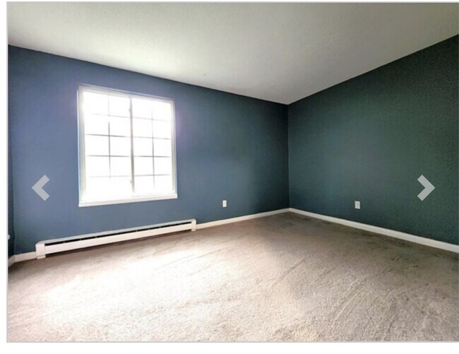 Building Photo - Beautiful two bedroom townhouse in the quiet town of Easton