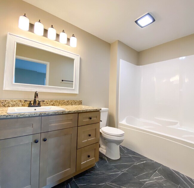 Building Photo - The Highlands on Main