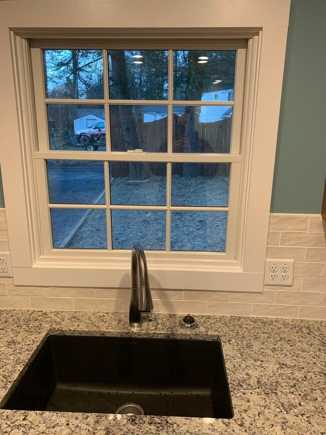 Building Photo - Charming Flat Rock Bungalow