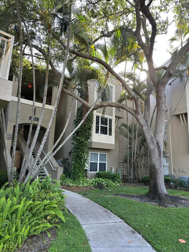 Building Photo - 1885 Palm Cove Blvd