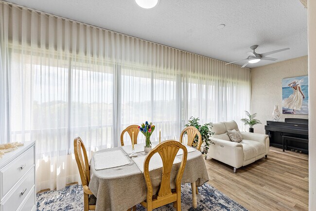 Building Photo - 7546 La Paz Blvd