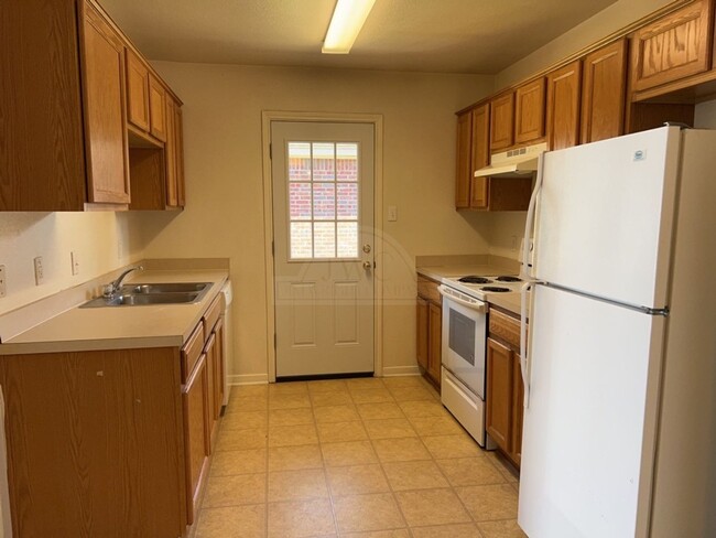Primary Photo - 320 Cedar Ridge Dr