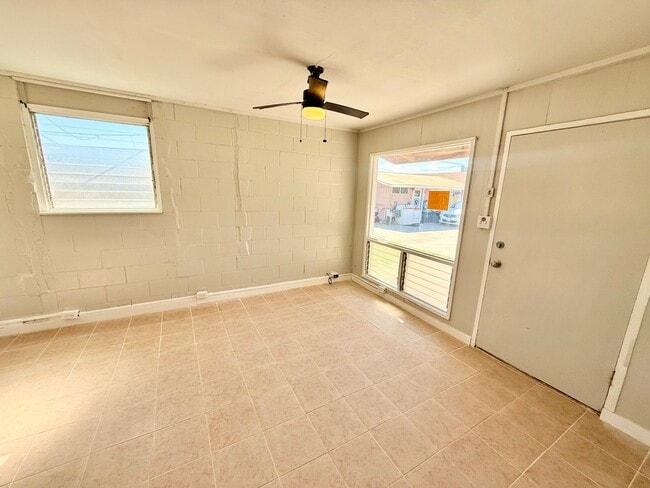 Building Photo - 4 Bedroom / 1 Bath House for Rent in Wailuku!
