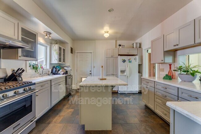 Building Photo - 5236 NE 18th Ave