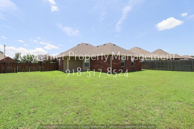 Building Photo - 3 Bed | 2 Bath in Collinsville!