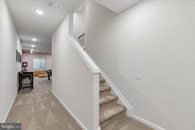 Building Photo - 619 America Dr
