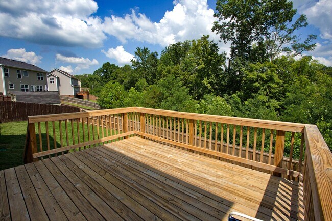 Building Photo - Fantastic 3 Bedroom Near Downtown!