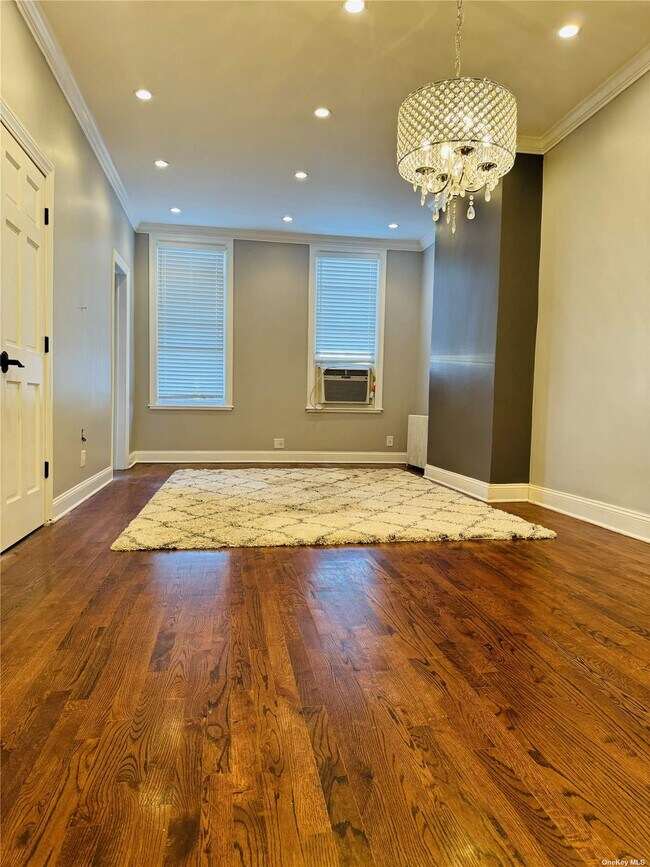 Building Photo - 84 Pine St