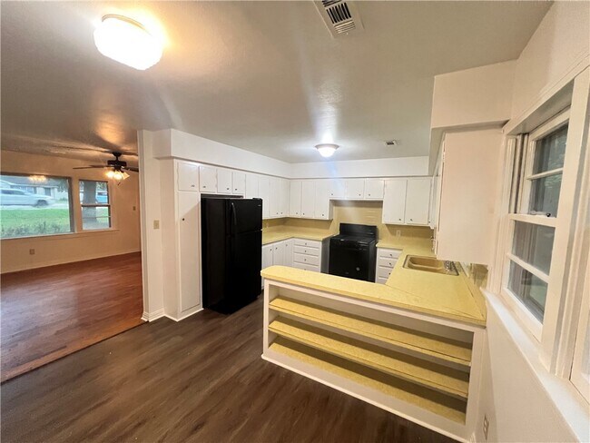 Building Photo - 2124 W Wedington Dr