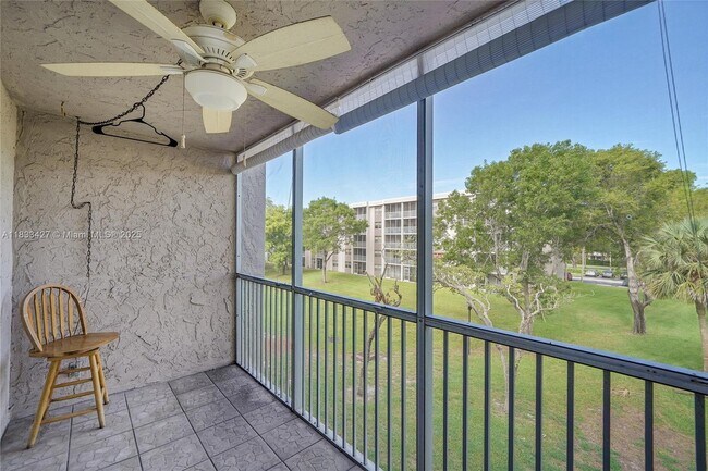 Building Photo - 1100 NW 87th Ave