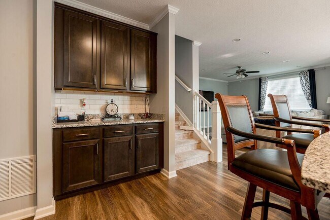 Building Photo - 123 Schellinger St