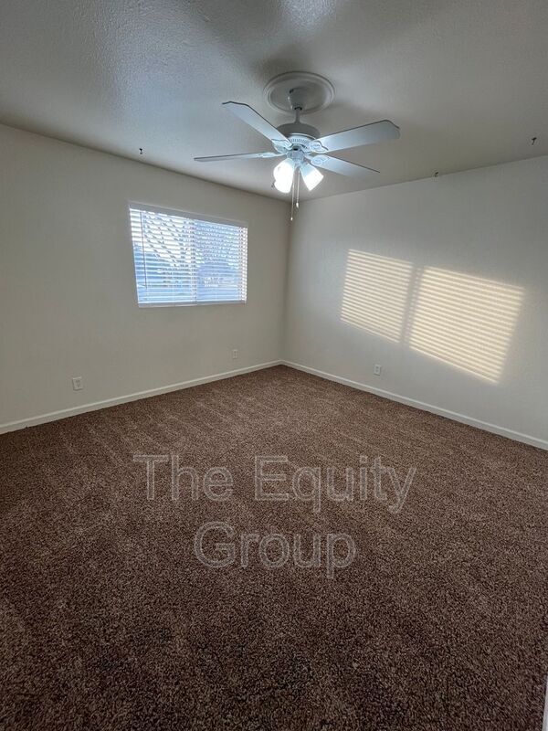 Building Photo - 4052 W Meadow Ave