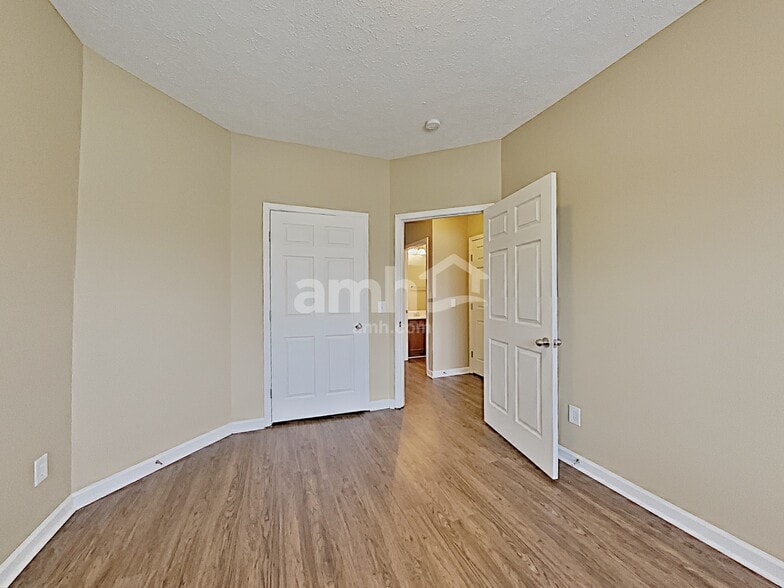 Building Photo - 533 Callie Ave