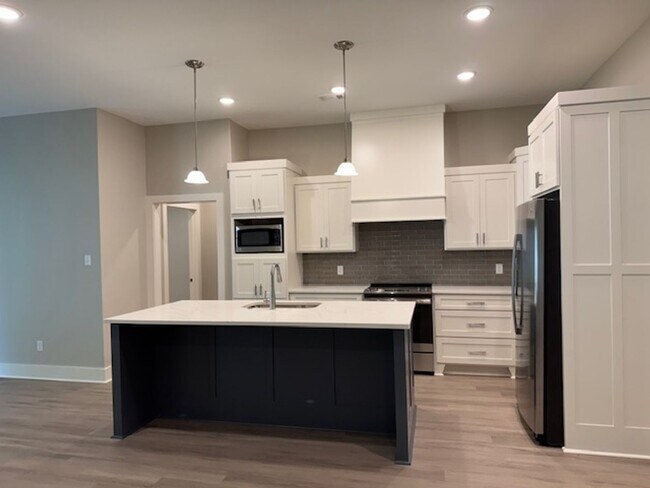 Building Photo - 5021 Springwood Cir