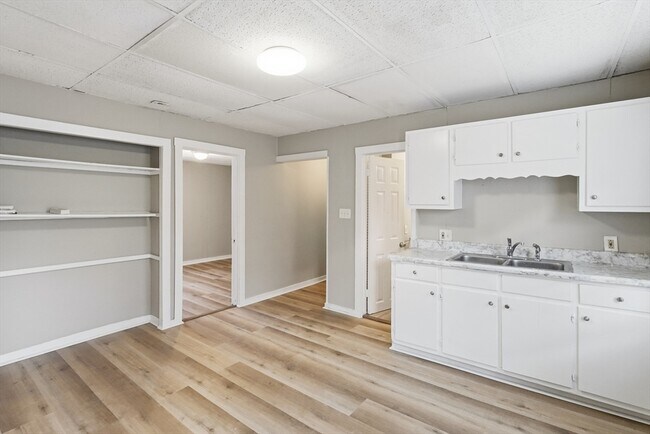 Building Photo - 14 Hacker St