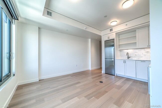 Building Photo - Studio, 1 bath Condo - 1750 Wewatta Street...