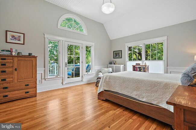 Building Photo - 1503 Russell Rd