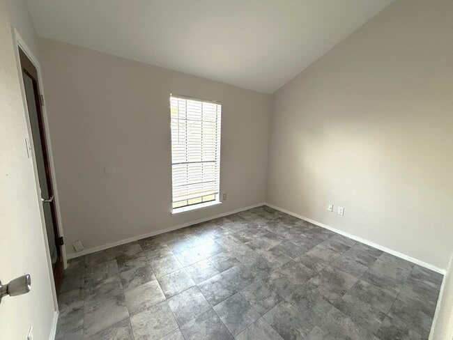 Building Photo - 8643 Village of Fondren