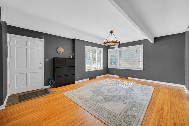 Building Photo - 23327 Wildwood Ln