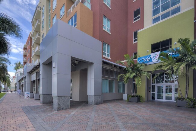 Building Photo - 2000 N Bayshore Dr