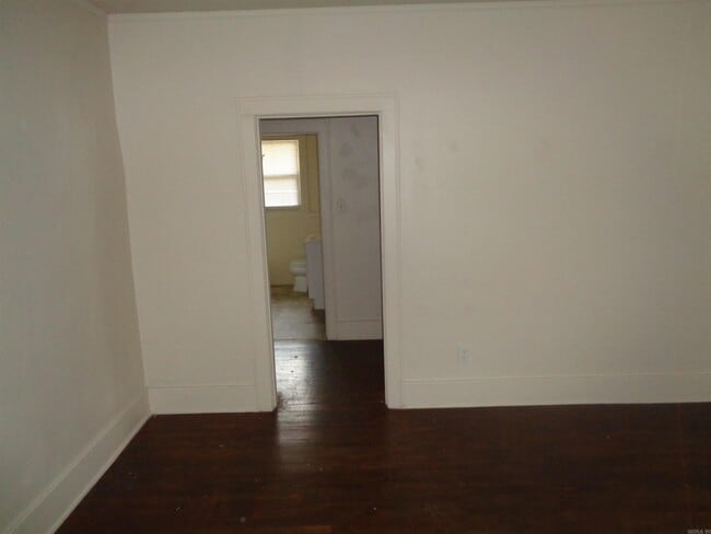 Building Photo - 1201 Division St
