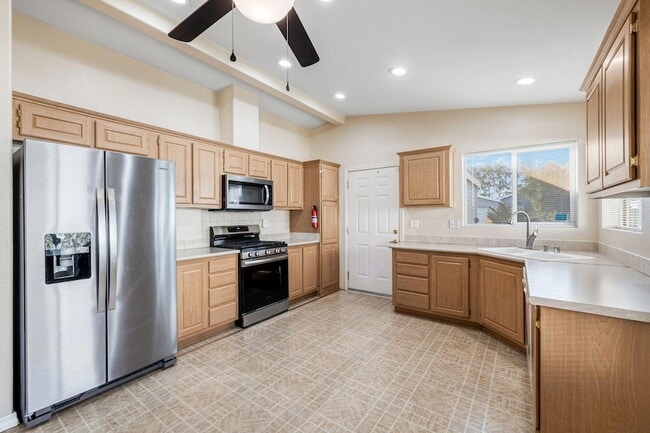 Building Photo - 15300 Palm Dr