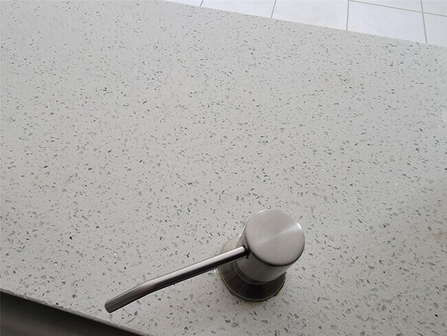 Building Photo - 1800 NE 39th Ct