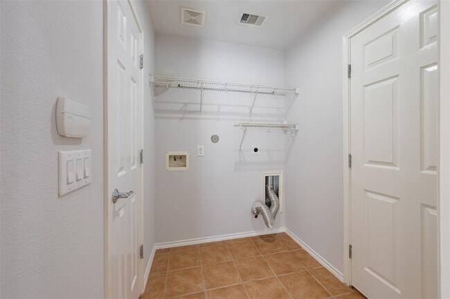Building Photo - 20018 Larkspur Landing