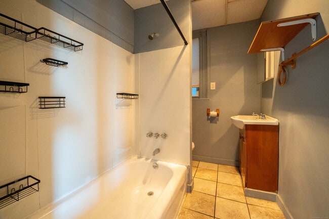 Building Photo - 1368 E Main St