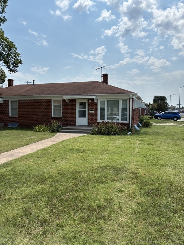 Primary Photo - 1 E 28th Ave