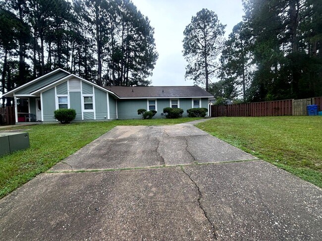 Primary Photo - 1000 Madiera Ct