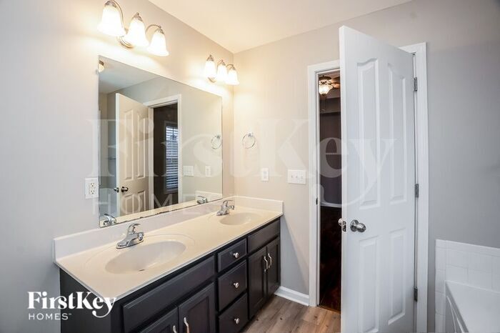 Building Photo - 3748 Naples Ct N