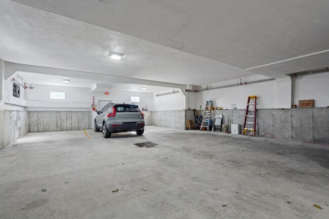 Building Photo - 3850 Washington St