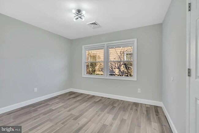 Building Photo - 17 Parish Ln