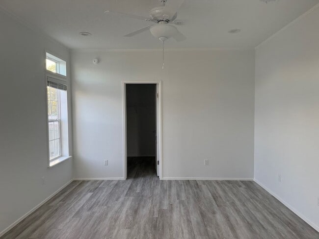 Building Photo - 362 Tahitian Dr