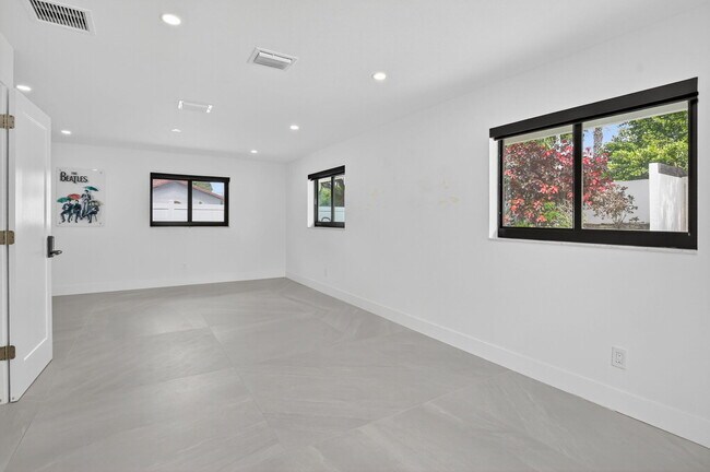 Building Photo - 20833 Sonrisa Way