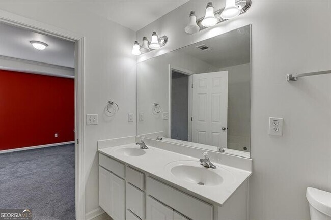 Building Photo - 805 Tulip Poplar Way