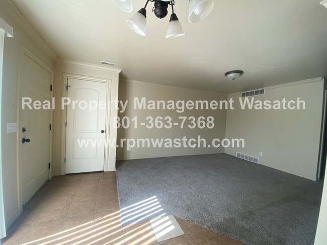 Building Photo - Come See This Great 2 Bedroom 1 Bath Condo In Salt Lake City!