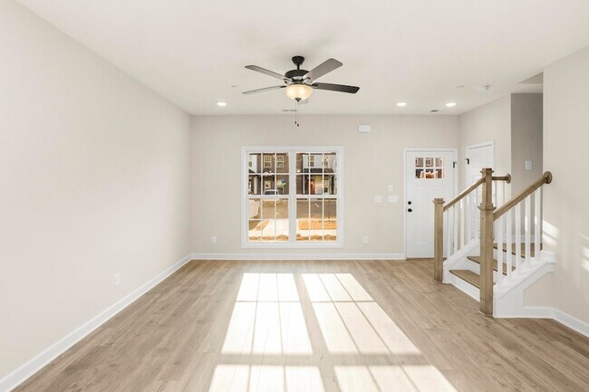 Building Photo - 521 Tappan Private Ln